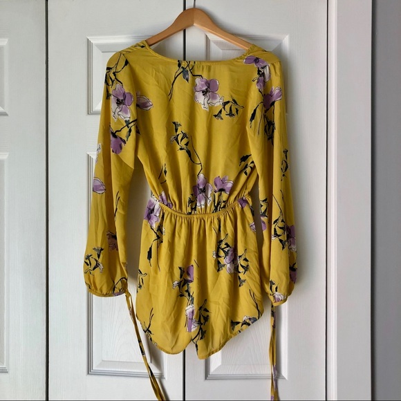 floral yellow romper (never worn) - Picture 2 of 4